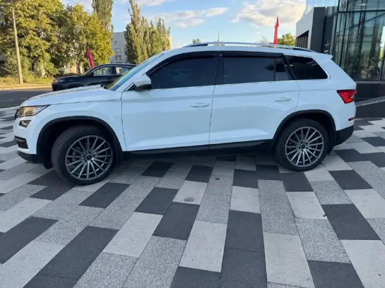 Продам шкода кодиак,2019года,215000км пробег,2.0 дизель, полный привод, в отличном состоянии, мотор, коробка, на 5+, по кузову все в родне, машина в донецке, переофомление в мрэо без проблем, вы будите 3м хозяином, цена 2800000,. ,+79495089339 - фотография - 7