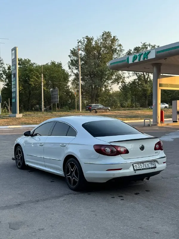 Продам volkswagen passat cc (2011 года выпуска)
На моторе 1.8 турбо, мотор работает отлично, не дымит, не троит, масло не ест
Коротка дгс (заменен мехатроник, и маховик, переключает идеально, в каждом режиме
Технически без вложений, сел завел, поехал
Установлен руль от golf r с подрелевыми лепестками работает каждая кнопка, климат холодит и греет, установлен хороший свет
Передвигаюсь на автомобиле каждый день
С документами полный порядок
Цена 1.030.000 торг у капота (обмен/кредит)
Связь +79495243278
Осмотр макеевка - фотография - 5