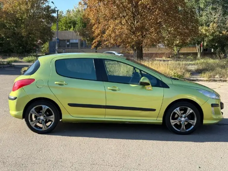 Peugeot 308, 2008 г. Акпп
Продаю свой peugeot 308, 2007 года выпуска. Пробег 177 000 км.
Автомобиль в отличном состоянии, полностью обслужен и не требует вложений. Машина всю жизнь провела на юге и не видела зимних солей, поэтому кузов в отличном состоянии!
Комплектация:
• Двухзонный климат-контроль
• Подогрев сидений
• Круиз-контроль
Что было сделано:
• Полностью заменены тормоза (диски, колодки, суппорты).
• Установлена контрактная акпп.
• Новые радиаторы (основной и кондиционера).
• Новый компрессор кондиционера.
• Обслужена ходовая и установлена новая летняя резина.
Цена: 485₽
Осмотр: донецк, текстильщик.
☎️ +79494816348 - фотография - 6