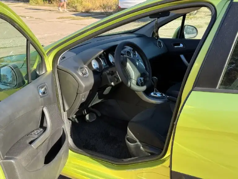 Peugeot 308, 2008 г. Акпп
Продаю свой peugeot 308, 2007 года выпуска. Пробег 177 000 км.
Автомобиль в отличном состоянии, полностью обслужен и не требует вложений. Машина всю жизнь провела на юге и не видела зимних солей, поэтому кузов в отличном состоянии!
Комплектация:
• Двухзонный климат-контроль
• Подогрев сидений
• Круиз-контроль
Что было сделано:
• Полностью заменены тормоза (диски, колодки, суппорты).
• Установлена контрактная акпп.
• Новые радиаторы (основной и кондиционера).
• Новый компрессор кондиционера.
• Обслужена ходовая и установлена новая летняя резина.
Цена: 485₽
Осмотр: донецк, текстильщик.
☎️ +79494816348 - фотография - 7