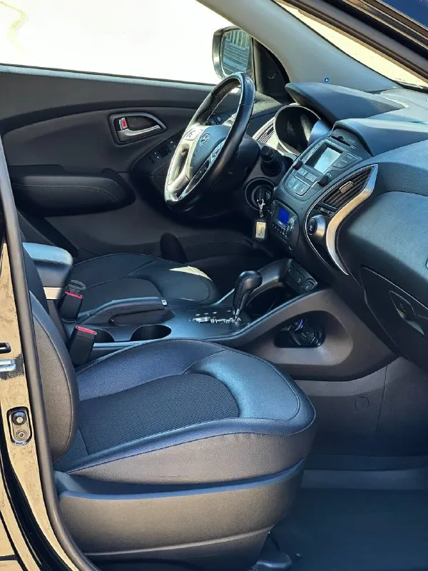 Hyundai ix35 rest
Кпп - автоматическая
Пробег - 122.000km
Цена - 1.585.000₽
Год выпуска - 2014
Тел. - +79496799814
Автомобиль в шикарном состоянии, с минимальным родным пробегом. По кузову ни каких дефектов нет. Техническая часть на 5+ полностью обслужена и не требует ни каких вложений. Двигатель работает идеально, без каких либо посторонних звуков. Чистый и ухоженный салон. Комплектация: двухзонный климат-контроль; круиз-контроль; кожаный салон ( в идеальном состоянии ) подогревы всех сидений; эл. Складываемые зеркала с эл. Регулировкой; парктроники; штатная мультимедиа со всеми современными плюшками; мультируль; штатные диски r-17 с отличной резиной hankook; 2 пары ключей; сигнализация с обратной связью; датчик света и дождя; помощь при подъёме и спуске; родной пробег 122тыс. Км но состояние автомобиля не побоюсь этого слова - как новое. Связь не всегда хорошая, на этих же номерах есть telegram.
📲 Tg: @vladimir_23_23_23
📞 Звоните: +7(949)6799814 - фотография - 7