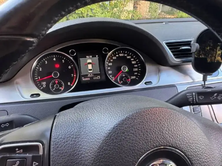 Volkswagen passat b7 1.8 tsi
Кпп - роботизированная 7ст
Пробег - 163.555km
Цена - 1.250.000₽
Год выпуска - 2011
Тел. - +79494198582
Если не отвечаю на него звоните на второй номер: +79495791941
Автомобиль в хорошем состоянии, с родным пробегом. По кузову есть коцки от камней и небольшие рыжики. Техническая часть на 5+ полностью обслужена и не требует никаких вложений. Двигатель работает идеально, без каких либо посторонних звуков. Коробка переключает плавно. Комплектация: двухзонный климат-контроль; комбинированный салон (кожа+алькантара) подогревы передних сидений; эл. Складываемые зеркала с эл. Регулировкой; парктроники перед, зад; мультируль; 17 диски с шикарной резиной continental (отьездила два сезона) вместе с машиной отдаю зимнюю резину continental (отьездила 2 месяца зимой) с дисками; 2 пары ключей;  сигнализация старлайн; датчик света и дождя; недавно поставил би-лед модули, свет шикарный.
Продаю в связи с покупкой другой машины. Все интересующие вопросы задавайте по телефону, могу сразу не ответить, но как увижу, перезвоню - фотография - 1