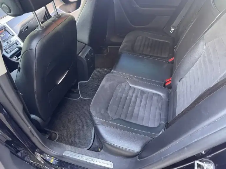 Volkswagen passat b7 1.8 tsi
Кпп - роботизированная 7ст
Пробег - 163.555km
Цена - 1.250.000₽
Год выпуска - 2011
Тел. - +79494198582
Если не отвечаю на него звоните на второй номер: +79495791941
Автомобиль в хорошем состоянии, с родным пробегом. По кузову есть коцки от камней и небольшие рыжики. Техническая часть на 5+ полностью обслужена и не требует никаких вложений. Двигатель работает идеально, без каких либо посторонних звуков. Коробка переключает плавно. Комплектация: двухзонный климат-контроль; комбинированный салон (кожа+алькантара) подогревы передних сидений; эл. Складываемые зеркала с эл. Регулировкой; парктроники перед, зад; мультируль; 17 диски с шикарной резиной continental (отьездила два сезона) вместе с машиной отдаю зимнюю резину continental (отьездила 2 месяца зимой) с дисками; 2 пары ключей;  сигнализация старлайн; датчик света и дождя; недавно поставил би-лед модули, свет шикарный.
Продаю в связи с покупкой другой машины. Все интересующие вопросы задавайте по телефону, могу сразу не ответить, но как увижу, перезвоню - фотография - 3