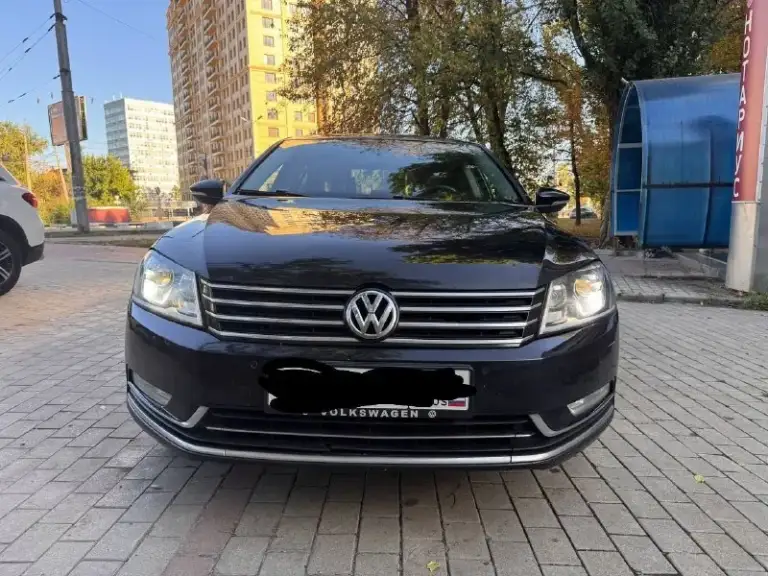 Volkswagen passat b7 1.8 tsi
Кпп - роботизированная 7ст
Пробег - 163.555km
Цена - 1.250.000₽
Год выпуска - 2011
Тел. - +79494198582
Если не отвечаю на него звоните на второй номер: +79495791941
Автомобиль в хорошем состоянии, с родным пробегом. По кузову есть коцки от камней и небольшие рыжики. Техническая часть на 5+ полностью обслужена и не требует никаких вложений. Двигатель работает идеально, без каких либо посторонних звуков. Коробка переключает плавно. Комплектация: двухзонный климат-контроль; комбинированный салон (кожа+алькантара) подогревы передних сидений; эл. Складываемые зеркала с эл. Регулировкой; парктроники перед, зад; мультируль; 17 диски с шикарной резиной continental (отьездила два сезона) вместе с машиной отдаю зимнюю резину continental (отьездила 2 месяца зимой) с дисками; 2 пары ключей;  сигнализация старлайн; датчик света и дождя; недавно поставил би-лед модули, свет шикарный.
Продаю в связи с покупкой другой машины. Все интересующие вопросы задавайте по телефону, могу сразу не ответить, но как увижу, перезвоню - фотография - 7