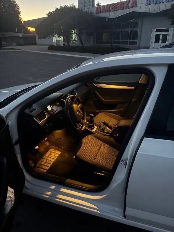 Продам skoda octavia а7 1.4 tsi 2014 г. В ✅(чешской сборки, не путайте с калугой)
Автомобиль в идеальном состоянии, двигатель 1.4 tsi обслужен от а до я,
Родной пробег 235 000 км,
Комплектация очень богатая : 2х зонный климат контроль, подогревы сидений, туманки, круиз контроль, датчик света и дождя, датчик спущенных колес, складываемые электро зеркала с подогревом, полный эл. Стекло пакет, сигнализация, кованные диски на летней резине, так же зима на родных легкосплавных дисках, тормозные диски и колодки новые(оригинал), машина не была в дтп,1 хозяин с автосалона, авто останетесь довольны, стекла все родные включая лобовое !
Стоимость авто: ✅ 890 000 рублей ✅

Телефон для связи: +7 949 485 64 94 - фотография - 7