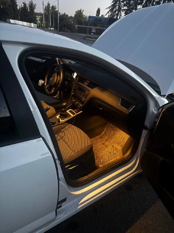 Продам skoda octavia а7 1.4 tsi 2014 г. В ✅(чешской сборки, не путайте с калугой)
Автомобиль в идеальном состоянии, двигатель 1.4 tsi обслужен от а до я,
Родной пробег 235 000 км,
Комплектация очень богатая : 2х зонный климат контроль, подогревы сидений, туманки, круиз контроль, датчик света и дождя, датчик спущенных колес, складываемые электро зеркала с подогревом, полный эл. Стекло пакет, сигнализация, кованные диски на летней резине, так же зима на родных легкосплавных дисках, тормозные диски и колодки новые(оригинал), машина не была в дтп,1 хозяин с автосалона, авто останетесь довольны, стекла все родные включая лобовое !
Стоимость авто: ✅ 890 000 рублей ✅

Телефон для связи: +7 949 485 64 94 - фотография - 9