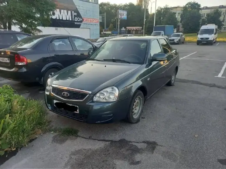 Продаётся автомобиль ваз priora
Донецк
✅ Год выпуска: 2010 г.
✅ Комплектация: полулюкс
✅ Пробег: 211т. Км.
✅ Цена: 330 тыс. Руб. 💰торг.
🚗 Кондиционер работает отлично
🔧 Два электрических стеклоподъемника, зеркала с электроприводом регулировки, печка исправна и быстро прогревается салон 🌬️
🛠️ Менялись помпа и грм около 10 тысяч километров назад
📏 Установлены новые амортизаторы (все четыре), новый генератор и обновлена подвеска 🔧
Заменил колодки в круг 1000км. Назад
⚠️ По кузову имеются небольшие дефекты: рыжики, мелкие вздутия краски и незначительные царапины, однако состояние кузова вполне приемлемое для своего возраста и требует лишь косметического ремонта 😉
🎯 Дополнительно передаются полезные аксессуары: комплект зимней резины хорошего качества на штампованных дисках и сабвуфер, музыка, установленная ранее 🎶
Отдам запасной генератор, новую подушку двигателя, два пыльника шруза, и ещё всякого по мелочам.
Телефон для связи: +7 (949) 715-42-01. Звоните,
📲 Tg: @den44888
📞 Звоните: +7(949)7154201 - фотография - 1