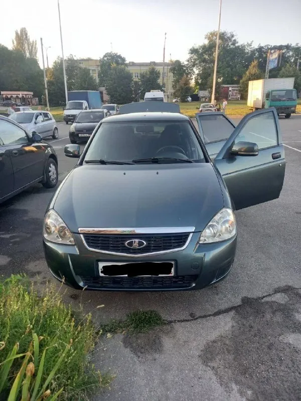 Продаётся автомобиль ваз priora
Донецк
✅ Год выпуска: 2010 г.
✅ Комплектация: полулюкс
✅ Пробег: 211т. Км.
✅ Цена: 330 тыс. Руб. 💰торг.
🚗 Кондиционер работает отлично
🔧 Два электрических стеклоподъемника, зеркала с электроприводом регулировки, печка исправна и быстро прогревается салон 🌬️
🛠️ Менялись помпа и грм около 10 тысяч километров назад
📏 Установлены новые амортизаторы (все четыре), новый генератор и обновлена подвеска 🔧
Заменил колодки в круг 1000км. Назад
⚠️ По кузову имеются небольшие дефекты: рыжики, мелкие вздутия краски и незначительные царапины, однако состояние кузова вполне приемлемое для своего возраста и требует лишь косметического ремонта 😉
🎯 Дополнительно передаются полезные аксессуары: комплект зимней резины хорошего качества на штампованных дисках и сабвуфер, музыка, установленная ранее 🎶
Отдам запасной генератор, новую подушку двигателя, два пыльника шруза, и ещё всякого по мелочам.
Телефон для связи: +7 (949) 715-42-01. Звоните,
📲 Tg: @den44888
📞 Звоните: +7(949)7154201 - фотография - 2