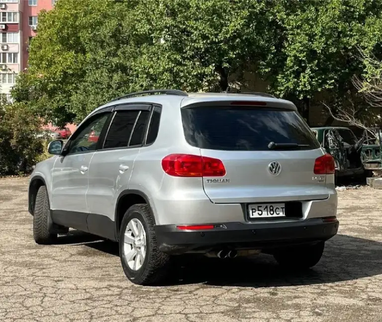 Продам volkswagen tiguan❗️
2014 Год выпуска
Объем двигателя 2.0л tsi (200 лс. )
Asin 6-ст.
Полный привод
Автомобиль находится в идеальном состоянии как по кузову так и по технической части
Двигатель на 5 +✔ работает идеально не троит не дымит двигатель масла не расходует от замены до замены 7000 км
Турбина дует как положено
На 5+ ✔ работает во всех режимах плавно без рывков и пенков
Подвеска на 5+✔ не гремит не стучит.
В автомобиле есть все для комфортного вождения, датчик дождя, датчик света, адаптивные фары, электро складывание зеркал, регулировка зеркал, подогрев зеркал, и подогрева сидений, двухзонный климат контроль, электро стеклопакет, доводчики стёкл, круизконтроль, парктроники, авто холт, омыватель фар, холодильник, световая встреча, стоит заводская аудиосистема все четыре колонки играют очень хорошо, штатный магнитофон, электро ручник, мультируль, дорога домой, датчик давления шин, абс, есп, offroad,
Центральный замок, стоят литые 16-й д
📞 Звоните: +7(949)7016920 - фотография - 4