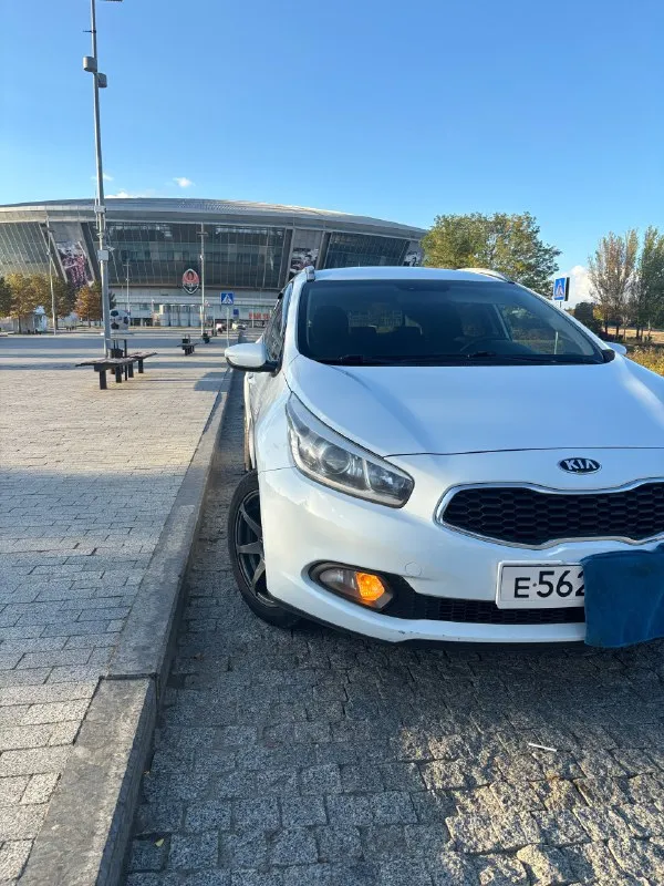 Продам автомобиль, kia ceed 2012 года выпуска, я второй владелец, машина в технически исправном состоянии, двигатель 1,6 в сочетании с механикой 6 ст. , пробег 150 тыс. На машине установлено гбо, на сидениях одеты чехлы, салон в отличном состоянии, комплектация с климатом, подогрев руля, зеркал и тд. , на кузове присутствуют возрастные коцки! Машина не новая! Но в очень хорошем состоянии!!! Цена 1млн.50 тыс рублей. Торг присутствует! Тел +79493334076 территориально донецк калининский район! Звоните поподробней расскажу!
📞 Звоните: +7(949)3334076 - фотография - 1