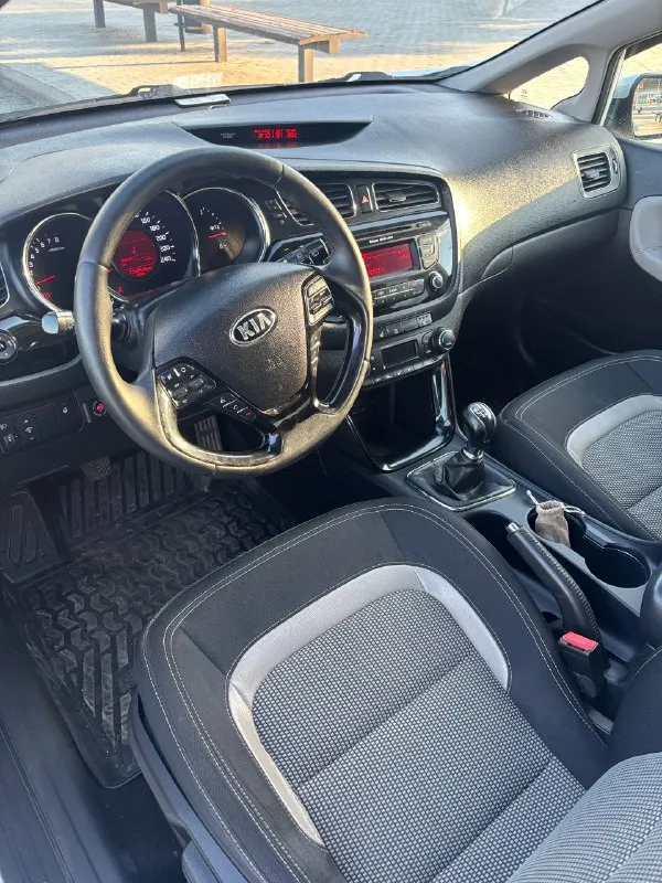 Продам автомобиль, kia ceed 2012 года выпуска, я второй владелец, машина в технически исправном состоянии, двигатель 1,6 в сочетании с механикой 6 ст. , пробег 150 тыс. На машине установлено гбо, на сидениях одеты чехлы, салон в отличном состоянии, комплектация с климатом, подогрев руля, зеркал и тд. , на кузове присутствуют возрастные коцки! Машина не новая! Но в очень хорошем состоянии!!! Цена 1млн.50 тыс рублей. Торг присутствует! Тел +79493334076 территориально донецк калининский район! Звоните поподробней расскажу!
📞 Звоните: +7(949)3334076 - фотография - 8