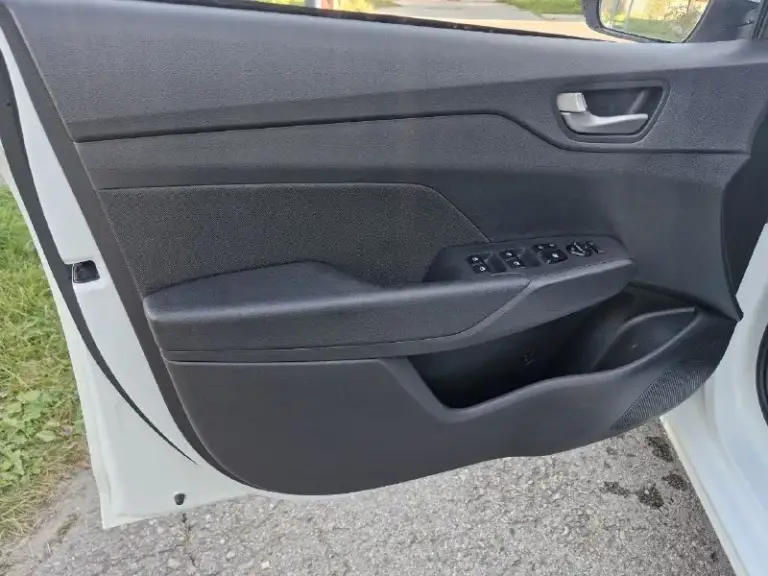 Красный луч. Продам hyundai solaris 2017 года выпуска
Пробег оригинальный 154.000. Без дтп.
Акпп - гидротрансформатор (самый надежный )
1.4 В идеальном состоянии, масло от замены до замены. Очень резвый и расход в 6 литров трасса, город 8 литров.
Салон как у нового автомобиля. Кузов без сколов и рыжиков, резина летная(новая)
Имеется abs, esp, подогревы сидений и руля, мульти руль, 4 стеклоподъемника, сигнализация с авто запуском, хорошая мультимедиа. Автомобиль в отличном состоянии, кто купите себе, будет долгие года доволен.
Переоформление без проблем, буду лично в мрэо
Цена 950.000₽ +79591345350
📞 Звоните: +7(959)1345350 - фотография - 7