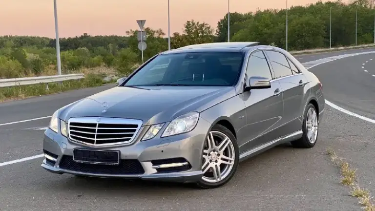 Mercedes benz w212
Автомобиль в идеальном состоянии, не бит не крашен! Готов на любые проверки за ваш счет! Весь передок со стойками, ручками и зеркалами в качественной броне пленке. Автомобиль весь обслужен, не требует ни малейших вложений, масла и фильтра новые. Максимальная комплектация. Amg обвес заводской. Amg диски оригинал r18! Панорама!двигатель и коробка работают идеально, двигатель без турбин самый надежный атмосферный. (двигатель 276.952 чугунный) кто знает тот поймет, в паре с коробкой автомат 7g-tronic. Кузов в идеальном состоянии
Салон как новый ни потертостей ни дыр, в салоне не курят.
В общем приезжайте на осмотр и сами убедитесь в качестве этого автомобиля!
С документами полный порядок любой вид оформления.
Двигатель 3.5 (бензин)
Коробка автомат
Год 2012
Цена 1.650.000₽
Торг присутствует только при осмотре автомобиля!
📱+79494748264 +79886224342
Телеграмм ⬆️ вотсап ⬆️
📞 Звоните: +7(949)4748264 - фотография - 1