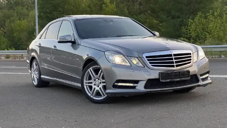 Mercedes benz w212
Автомобиль в идеальном состоянии, не бит не крашен! Готов на любые проверки за ваш счет! Весь передок со стойками, ручками и зеркалами в качественной броне пленке. Автомобиль весь обслужен, не требует ни малейших вложений, масла и фильтра новые. Максимальная комплектация. Amg обвес заводской. Amg диски оригинал r18! Панорама!двигатель и коробка работают идеально, двигатель без турбин самый надежный атмосферный. (двигатель 276.952 чугунный) кто знает тот поймет, в паре с коробкой автомат 7g-tronic. Кузов в идеальном состоянии
Салон как новый ни потертостей ни дыр, в салоне не курят.
В общем приезжайте на осмотр и сами убедитесь в качестве этого автомобиля!
С документами полный порядок любой вид оформления.
Двигатель 3.5 (бензин)
Коробка автомат
Год 2012
Цена 1.650.000₽
Торг присутствует только при осмотре автомобиля!
📱+79494748264 +79886224342
Телеграмм ⬆️ вотсап ⬆️
📞 Звоните: +7(949)4748264 - фотография - 10