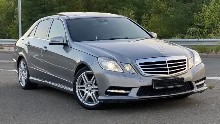 Mercedes benz w212
Автомобиль в идеальном состоянии, не бит не крашен! Готов на любые проверки за ваш счет! Весь передок со стойками, ручками и зеркалами в качественной броне пленке. Автомобиль весь обслужен, не требует ни малейших вложений, масла и фильтра новые. Максимальная комплектация. Amg обвес заводской. Amg диски оригинал r18! Панорама!двигатель и коробка работают идеально, двигатель без турбин самый надежный атмосферный. (двигатель 276.952 чугунный) кто знает тот поймет, в паре с коробкой автомат 7g-tronic. Кузов в идеальном состоянии
Салон как новый ни потертостей ни дыр, в салоне не курят.
В общем приезжайте на осмотр и сами убедитесь в качестве этого автомобиля!
С документами полный порядок любой вид оформления.
Двигатель 3.5 (бензин)
Коробка автомат
Год 2012
Цена 1.650.000₽
Торг присутствует только при осмотре автомобиля!
📱+79494748264 +79886224342
Телеграмм ⬆️ вотсап ⬆️
📞 Звоните: +7(949)4748264 - фотография - 2