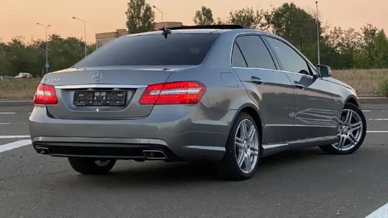 Mercedes benz w212
Автомобиль в идеальном состоянии, не бит не крашен! Готов на любые проверки за ваш счет! Весь передок со стойками, ручками и зеркалами в качественной броне пленке. Автомобиль весь обслужен, не требует ни малейших вложений, масла и фильтра новые. Максимальная комплектация. Amg обвес заводской. Amg диски оригинал r18! Панорама!двигатель и коробка работают идеально, двигатель без турбин самый надежный атмосферный. (двигатель 276.952 чугунный) кто знает тот поймет, в паре с коробкой автомат 7g-tronic. Кузов в идеальном состоянии
Салон как новый ни потертостей ни дыр, в салоне не курят.
В общем приезжайте на осмотр и сами убедитесь в качестве этого автомобиля!
С документами полный порядок любой вид оформления.
Двигатель 3.5 (бензин)
Коробка автомат
Год 2012
Цена 1.650.000₽
Торг присутствует только при осмотре автомобиля!
📱+79494748264 +79886224342
Телеграмм ⬆️ вотсап ⬆️
📞 Звоните: +7(949)4748264 - фотография - 3