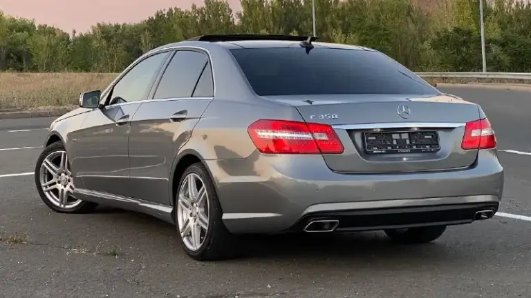 Mercedes benz w212
Автомобиль в идеальном состоянии, не бит не крашен! Готов на любые проверки за ваш счет! Весь передок со стойками, ручками и зеркалами в качественной броне пленке. Автомобиль весь обслужен, не требует ни малейших вложений, масла и фильтра новые. Максимальная комплектация. Amg обвес заводской. Amg диски оригинал r18! Панорама!двигатель и коробка работают идеально, двигатель без турбин самый надежный атмосферный. (двигатель 276.952 чугунный) кто знает тот поймет, в паре с коробкой автомат 7g-tronic. Кузов в идеальном состоянии
Салон как новый ни потертостей ни дыр, в салоне не курят.
В общем приезжайте на осмотр и сами убедитесь в качестве этого автомобиля!
С документами полный порядок любой вид оформления.
Двигатель 3.5 (бензин)
Коробка автомат
Год 2012
Цена 1.650.000₽
Торг присутствует только при осмотре автомобиля!
📱+79494748264 +79886224342
Телеграмм ⬆️ вотсап ⬆️
📞 Звоните: +7(949)4748264 - фотография - 4