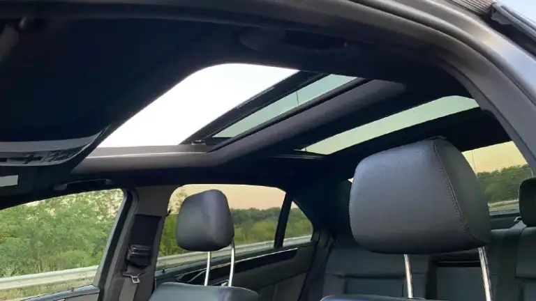 Mercedes benz w212
Автомобиль в идеальном состоянии, не бит не крашен! Готов на любые проверки за ваш счет! Весь передок со стойками, ручками и зеркалами в качественной броне пленке. Автомобиль весь обслужен, не требует ни малейших вложений, масла и фильтра новые. Максимальная комплектация. Amg обвес заводской. Amg диски оригинал r18! Панорама!двигатель и коробка работают идеально, двигатель без турбин самый надежный атмосферный. (двигатель 276.952 чугунный) кто знает тот поймет, в паре с коробкой автомат 7g-tronic. Кузов в идеальном состоянии
Салон как новый ни потертостей ни дыр, в салоне не курят.
В общем приезжайте на осмотр и сами убедитесь в качестве этого автомобиля!
С документами полный порядок любой вид оформления.
Двигатель 3.5 (бензин)
Коробка автомат
Год 2012
Цена 1.650.000₽
Торг присутствует только при осмотре автомобиля!
📱+79494748264 +79886224342
Телеграмм ⬆️ вотсап ⬆️
📞 Звоните: +7(949)4748264 - фотография - 8