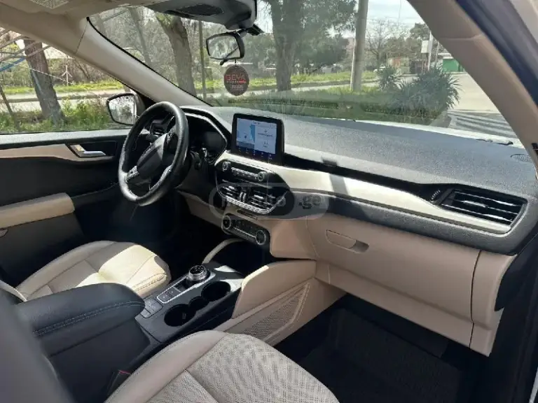 Продаю ford escape 1.5  2020(ноябрь)
В богатой комплектации: панорамная крыша, полный привод, кожаный салон, большой монитор, android auto, подогрев руля, передних сидений, датчики давления в шинах, датчики слепых зон, активный круиз, удержание в полосе, мультируль, камера заднего вида, парктроники, автоматическое открывание крышки багажника, память водительского сидения и боковых зеркал (на 3 водителя).
Первый хозяин. Пробег 90 т. Км.
2 Млн. Руб.
+79497215525 - фотография - 4