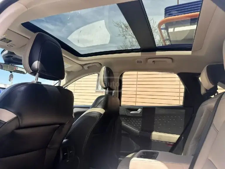Продаю ford escape 1.5  2020(ноябрь)
В богатой комплектации: панорамная крыша, полный привод, кожаный салон, большой монитор, android auto, подогрев руля, передних сидений, датчики давления в шинах, датчики слепых зон, активный круиз, удержание в полосе, мультируль, камера заднего вида, парктроники, автоматическое открывание крышки багажника, память водительского сидения и боковых зеркал (на 3 водителя).
Первый хозяин. Пробег 90 т. Км.
2 Млн. Руб.
+79497215525 - фотография - 5