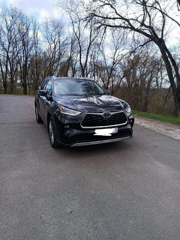 Продам гибридный toyota highlander 2.5 at 2020 год
90 Т. Км.
Отличное состояние. Комплектация платинум.
Есть все, панорама, проекция на лобовое стекло, большой монитор, круговой обзор, активный круиз, 3 ряда сидений второй капитаны.
Салон кожа. Вентиляция, подогрев сидений.
4.6🍋
+79497215525 - фотография - 1
