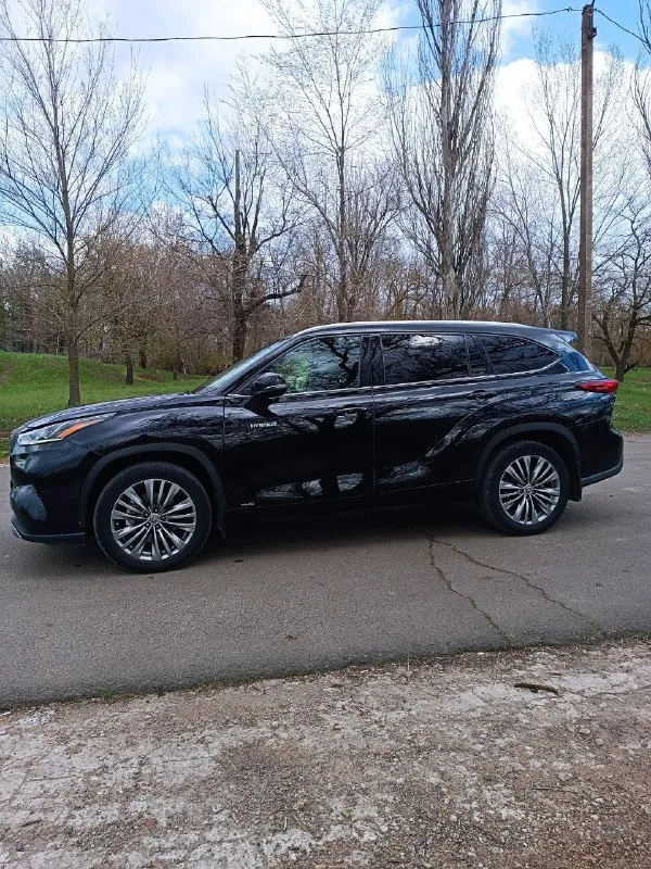 Продам гибридный toyota highlander 2.5 at 2020 год
90 Т. Км.
Отличное состояние. Комплектация платинум.
Есть все, панорама, проекция на лобовое стекло, большой монитор, круговой обзор, активный круиз, 3 ряда сидений второй капитаны.
Салон кожа. Вентиляция, подогрев сидений.
4.6🍋
+79497215525 - фотография - 2
