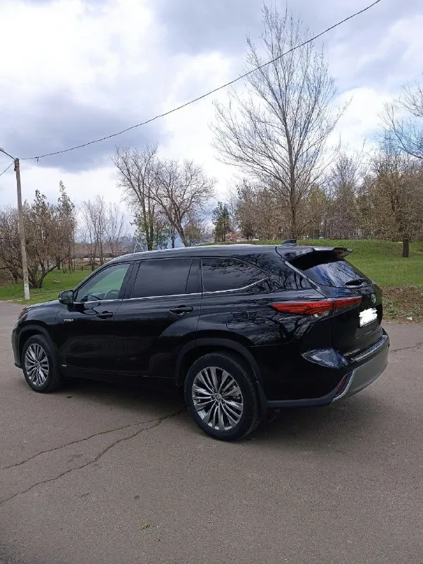 Продам гибридный toyota highlander 2.5 at 2020 год
90 Т. Км.
Отличное состояние. Комплектация платинум.
Есть все, панорама, проекция на лобовое стекло, большой монитор, круговой обзор, активный круиз, 3 ряда сидений второй капитаны.
Салон кожа. Вентиляция, подогрев сидений.
4.6🍋
+79497215525 - фотография - 3