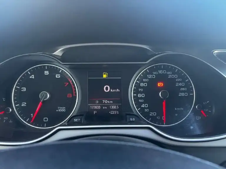 Audi a4 в8 restaling 🚘
1.8 Tfsi ( едет очень бодро)☄️
2️⃣0️⃣1️⃣2️⃣ Года выпуска
Коробка - робот 🤖
Пробег 177 тысяч 💯
В машине было сделано и заменено:поршни, шатуны, вкладыши, цепи грм, опорный кронштейн распредвалов(последней ревизии), тефлоновые кольца на форсунках, все сальники и прокладки, помпа, клапана и магниты фазовращателя, тормозные колодки🛠️
Заменено масло в коробке, а также все жидкости в машине и новые фильтра
Кондиционер обслужен, заправлен, работает исправно✅
Подогрев сидений и зеркал🔥
Двухзонный климат контроль
Мульти руль, гур, usb, aux, музыка, компьютер💻
Салон чистый, не прокуренный🧼
Проверка авто на любом вашем сто
В машину сел, завел и поехал хоть в москву, хоть в питер 🏙️
Продажа от собственника, переоформление
+79497127735 Женя - фотография - 7