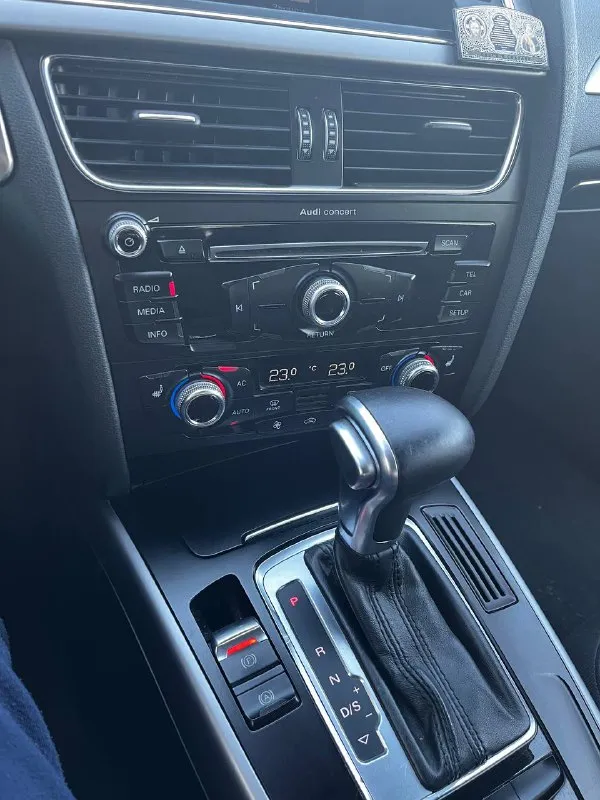 Audi a4 в8 restaling 🚘
1.8 Tfsi ( едет очень бодро)☄️
2️⃣0️⃣1️⃣2️⃣ Года выпуска
Коробка - робот 🤖
Пробег 177 тысяч 💯
В машине было сделано и заменено:поршни, шатуны, вкладыши, цепи грм, опорный кронштейн распредвалов(последней ревизии), тефлоновые кольца на форсунках, все сальники и прокладки, помпа, клапана и магниты фазовращателя, тормозные колодки🛠️
Заменено масло в коробке, а также все жидкости в машине и новые фильтра
Кондиционер обслужен, заправлен, работает исправно✅
Подогрев сидений и зеркал🔥
Двухзонный климат контроль
Мульти руль, гур, usb, aux, музыка, компьютер💻
Салон чистый, не прокуренный🧼
Проверка авто на любом вашем сто
В машину сел, завел и поехал хоть в москву, хоть в питер 🏙️
Продажа от собственника, переоформление
+79497127735 Женя - фотография - 8