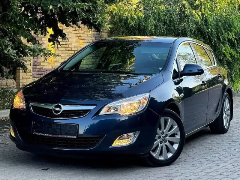 Opel astra j рейсталенг
Год выпуска 2012 конец,
Объем двигателя 1.6 16v
Кпп 5 ступенчатая
Родной пробег 158.000 т км
Один владелец,
Авто, всю жизнь, в одной семье,

Состояние кузова впечатляет
Рыжиков сколов и тд нет !
Авто в отличном состояние
В красивом цвете синий металлик,

Богатая комплектация,
Круиз контроль,
Двух зонный климат контроль,
Датчик света,
Датчик дождя,
Комбинированный салон,
Подогрев сидений,
Подогрев руля,
Подогрев стекла,
Полный электростеклопакет,
Парктроники,
Хорошая акустика,
Комплект резины с дисками,
Две пары заводских ключей,
Сервисные книжки и т. П,

Автомобиль без вложений!
Готов на любое сто
Я владелец по документам
Продаже с оформлением в мрэо

Осмотр г. Донецк
Цена 815.000.р
Аргументированный торг

Номер телефона
+7949-510-46-92 - фотография - 1
