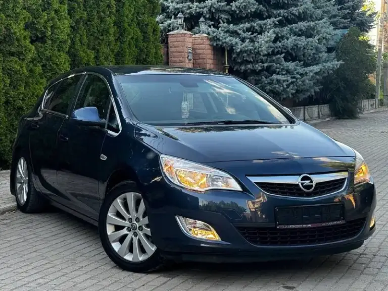 Opel astra j рейсталенг
Год выпуска 2012 конец,
Объем двигателя 1.6 16v
Кпп 5 ступенчатая
Родной пробег 158.000 т км
Один владелец,
Авто, всю жизнь, в одной семье,

Состояние кузова впечатляет
Рыжиков сколов и тд нет !
Авто в отличном состояние
В красивом цвете синий металлик,

Богатая комплектация,
Круиз контроль,
Двух зонный климат контроль,
Датчик света,
Датчик дождя,
Комбинированный салон,
Подогрев сидений,
Подогрев руля,
Подогрев стекла,
Полный электростеклопакет,
Парктроники,
Хорошая акустика,
Комплект резины с дисками,
Две пары заводских ключей,
Сервисные книжки и т. П,

Автомобиль без вложений!
Готов на любое сто
Я владелец по документам
Продаже с оформлением в мрэо

Осмотр г. Донецк
Цена 815.000.р
Аргументированный торг

Номер телефона
+7949-510-46-92 - фотография - 2