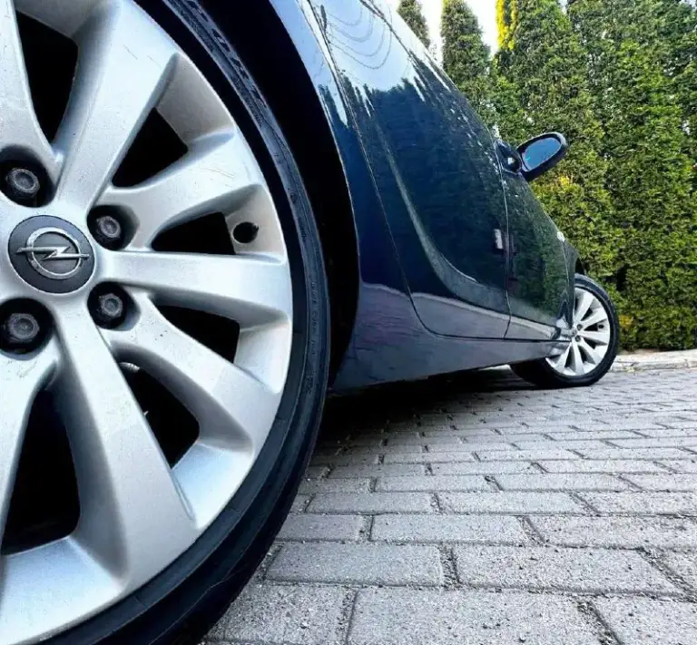 Opel astra j рейсталенг
Год выпуска 2012 конец,
Объем двигателя 1.6 16v
Кпп 5 ступенчатая
Родной пробег 158.000 т км
Один владелец,
Авто, всю жизнь, в одной семье,

Состояние кузова впечатляет
Рыжиков сколов и тд нет !
Авто в отличном состояние
В красивом цвете синий металлик,

Богатая комплектация,
Круиз контроль,
Двух зонный климат контроль,
Датчик света,
Датчик дождя,
Комбинированный салон,
Подогрев сидений,
Подогрев руля,
Подогрев стекла,
Полный электростеклопакет,
Парктроники,
Хорошая акустика,
Комплект резины с дисками,
Две пары заводских ключей,
Сервисные книжки и т. П,

Автомобиль без вложений!
Готов на любое сто
Я владелец по документам
Продаже с оформлением в мрэо

Осмотр г. Донецк
Цена 815.000.р
Аргументированный торг

Номер телефона
+7949-510-46-92 - фотография - 4