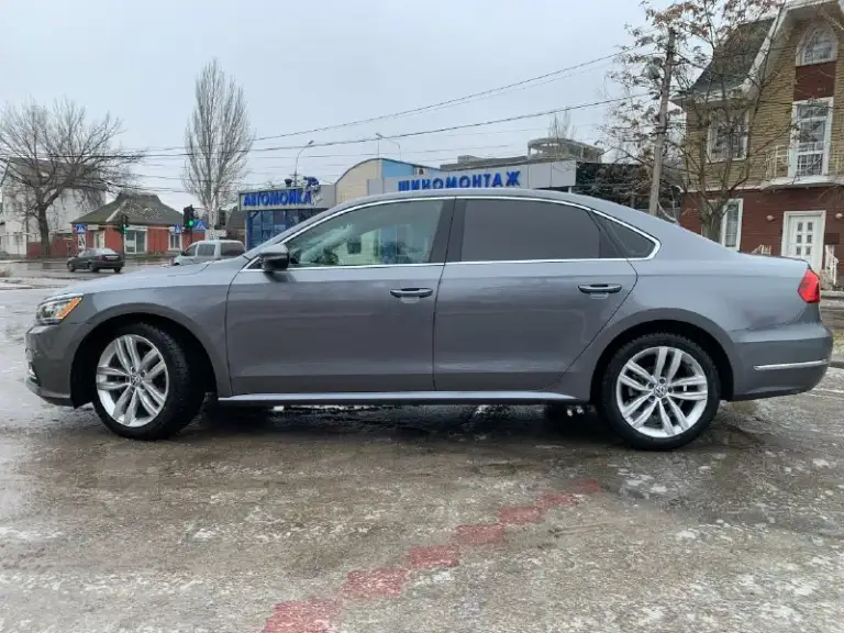 Volkswagen passat se nms ‘18
Год выпуска: 2018
Объём двигателя: 2.0 turbo
Топливо: бензин
Комплектация: кожаный салон, люк, ассистенты (слепые зоны, выезд с парковки, адаптивный круиз-контроль (дистроник) все работает), климат контроль
2-Х зонный, датчик света, датчик дождя, подогрев передних и задних сидений, бесключевой доступ, хорошая мультимедиа с навигацией, саграу и камерой заднего вида, передняя и задняя led-оптика, передние и задние парктроники.
Цена: 1 800 000₽
Донецк.
+7 (949) 374-97-32 Сергей
📞 Звоните: +7(949)3749732 - фотография - 4