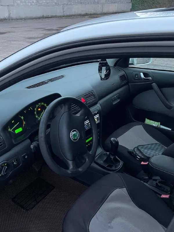 Продам skoda октавия тур
Двигатель 2,0 газ евро4(работает исправно, зарегистрирован)
Мкпп 5ст, ходовая не гремит!
Климат контроль работает исправно (печка, кондер и работают)
Люк(работает во всех положениях), подогревы сидений, зеркал! Круиз контроль!
Цена 520.000 рублей, торг!
+79490844038
Находится в ханженково!
📞 Звоните: +7(949)0844038 - фотография - 5