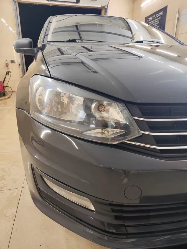Продам volkswagen polo 2016 год, 1,6 6ступенчатый автомат, пробег 177 тысяч, то проведено, машина на новой резине, кондиционер работает как надо.   Цвет авто очень красивый и редкий в нашем регионе. Цена данного авто 930 тысяч. Торг минимальный. Осмотр макеевка телефон для связи +79495080878 - фотография - 5