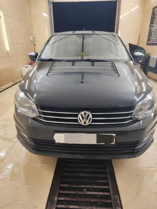 Продам volkswagen polo 2016 год, 1,6 6ступенчатый автомат, пробег 177 тысяч, то проведено, машина на новой резине, кондиционер работает как надо.   Цвет авто очень красивый и редкий в нашем регионе. Цена данного авто 930 тысяч. Торг минимальный. Осмотр макеевка телефон для связи +79495080878 - фотография - 8