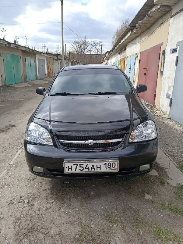 Продам шевроле лачетти 2007 года, корейской сборки, пробег 209 тыс. Кузов в отличном состоянии гнилья и дырок нет. Двигатель 1.6 масло не ест. Коробка автомат работает отлично ни пинает не буксует. Полностью обслужен грм. И помпа, масло в двигателе и коробке заменено. Комплектация; кондиционер рабочий, 4 эл. Стеклоподьемника. Музыка отличная, андроид большой экран. Сигнализация центральный замок, . Салон чистый в отличном состоянии. Ходовая перебрана, стойки передние и задние заменены сделан сход развал. . Цена 650 руб. Торг возле авто. Авто вид имеет отличный. Осмотр амвросиевка. +79493037837 собственник. Переоформление в мрэо - фотография - 1