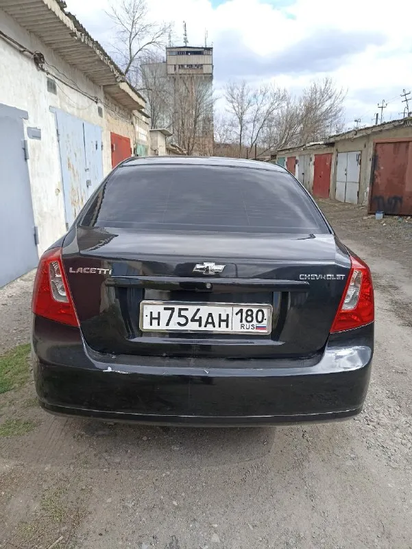 Продам шевроле лачетти 2007 года, корейской сборки, пробег 209 тыс. Кузов в отличном состоянии гнилья и дырок нет. Двигатель 1.6 масло не ест. Коробка автомат работает отлично ни пинает не буксует. Полностью обслужен грм. И помпа, масло в двигателе и коробке заменено. Комплектация; кондиционер рабочий, 4 эл. Стеклоподьемника. Музыка отличная, андроид большой экран. Сигнализация центральный замок, . Салон чистый в отличном состоянии. Ходовая перебрана, стойки передние и задние заменены сделан сход развал. . Цена 650 руб. Торг возле авто. Авто вид имеет отличный. Осмотр амвросиевка. +79493037837 собственник. Переоформление в мрэо - фотография - 7