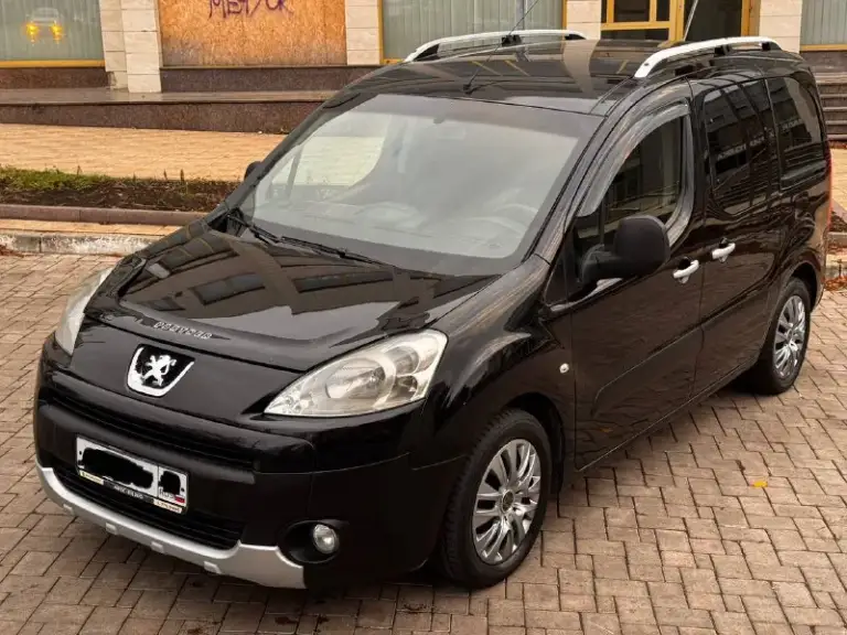 Продается peugeot partner b9
-------------------------
Дополнительное описание:
🚘 Пирожок выпуск конец 2011 года, начинка вся от рестайлинга.
1.6/Механика, двигатель самый надежный в линейки не от бмв!
Подвеска с сзади много рычажная, не рессоры!
✅ Пробег: 210 000 км
✅Топливо: бензин
💯 Состояние идеальное!!!
✅Машина в одной семье с 2014 года
✅Своевременное обслуживание
✅Использовалась для поездок с детьми
✅2 Комплекта колёс
✅Салон как новый
⚠️Сервисная  книжка и инструкция по эксплуатации имеется 
👷🏻‍♂️Произведено очень много работ по замене всего что только можно!!! 
Ближайшие 100 000 километров вам нужно будет менять только жидкости по регламенту.
Все чеки и заказ наряды в наличии, любые проверки приветствуется!
🔊Магнитола с bluetooth handsfree, навигатором и камерой заднего вида.
Успейте купить до повышения цен!
Цена до конца месяца, потом убираю с продажи и в ноябре совсем другая цена!
-------------------------
Цена: 699 999
📲 Tg: ерог
📞 Звоните: +7(949)0893530 - фотография - 2