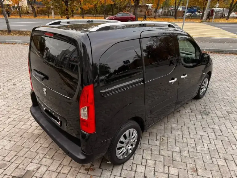 Продается peugeot partner b9
-------------------------
Дополнительное описание:
🚘 Пирожок выпуск конец 2011 года, начинка вся от рестайлинга.
1.6/Механика, двигатель самый надежный в линейки не от бмв!
Подвеска с сзади много рычажная, не рессоры!
✅ Пробег: 210 000 км
✅Топливо: бензин
💯 Состояние идеальное!!!
✅Машина в одной семье с 2014 года
✅Своевременное обслуживание
✅Использовалась для поездок с детьми
✅2 Комплекта колёс
✅Салон как новый
⚠️Сервисная  книжка и инструкция по эксплуатации имеется 
👷🏻‍♂️Произведено очень много работ по замене всего что только можно!!! 
Ближайшие 100 000 километров вам нужно будет менять только жидкости по регламенту.
Все чеки и заказ наряды в наличии, любые проверки приветствуется!
🔊Магнитола с bluetooth handsfree, навигатором и камерой заднего вида.
Успейте купить до повышения цен!
Цена до конца месяца, потом убираю с продажи и в ноябре совсем другая цена!
-------------------------
Цена: 699 999
📲 Tg: ерог
📞 Звоните: +7(949)0893530 - фотография - 4