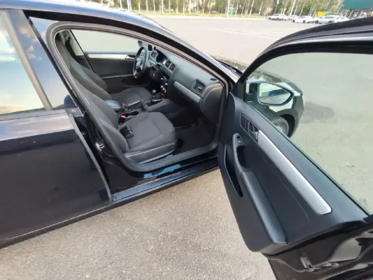 Volkswagen jetta 6
2012 Год
Пробег 198000
1.6 Механика
Хорошая комплектация:
Круиз, климат, подогревы, парктроники
Технически в полным порядке, без запретов и залогов, обмен только на деньги, все вопросы по телефону
На мне на учете, переоформление без проблем
Осмотр макеевка
+79493413744
+79494980507
Цена 750 - фотография - 5
