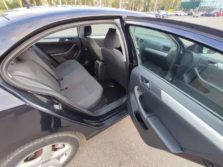 Volkswagen jetta 6
2012 Год
Пробег 198000
1.6 Механика
Хорошая комплектация:
Круиз, климат, подогревы, парктроники
Технически в полным порядке, без запретов и залогов, обмен только на деньги, все вопросы по телефону
На мне на учете, переоформление без проблем
Осмотр макеевка
+79493413744
+79494980507
Цена 750 - фотография - 6