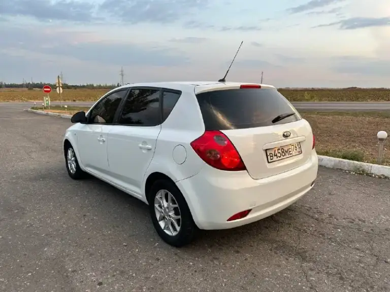 ❗Продам kia ceed❗
Год выпуска 2008,мотор 2.0 (бензин, 143 л. С. ),коробка: механика, пробег: 254.000км

✅Цена: 400.000р срочно без торга

📑 Юридически абсолютно чистая, любое переоформление без проблем!

♻Автомобиль в хорошем состоянии. Мотор не дымит и не троит, коробка работает хорошо, без хрустов и т. Д.

⚠️Установлено и вписано в документы гбо пропан евро 4.

⚙️То: новые стойки (перед, зад), рулевые наконечники, стойки стабилизатора, втулки стабилизатора (перед, зад), опорные подшипники, пыльники и отбойники, топливный насос и форсунки.

♻Комплектация: кожаный салон, климат контроль, круиз контроль, мультируль,3х режимный подогрев сидений, усилитель руля, стеклоподъемники,8 подушек безопасности, abs, esp.

🏠Осмотр днр, г. Амвросиевка
☎️Подробности по телефону:
+79493060188
(Whatsapp, telegram) - фотография - 2