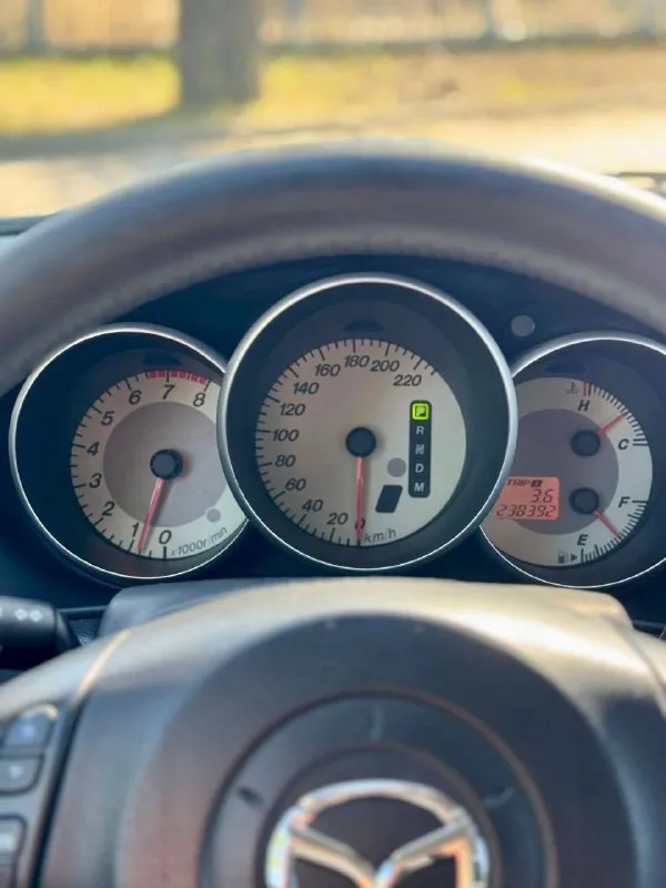 💙Mazda 3 bk рестайлинг
💰Цена: 650 000р
🏢Город: мариуполь
📅Год выпуска: 2007
🧾Пробег: 238 392 км.
⚙️Двигатель: 1.6
⛽Топливо: бензин
⚙️Кпп: автомат
📞 Телефон:
+7-949-551-91-52
+7-949-727-41-51
+7-989-263-55-56
💾 Описание:
Легендарный стильный и динамичный хэтчбек, сочетает в себе элегантный дизайн и отличную управляемость.
Яркий цвет кузова придаёт автомобилю лаконичный и сдержанный вид. Пробег в 238 000 километров свидетельствует о проверенной временем конструкции и надёжности.
✅ 3 Владельца, птс оригинал. Южная эксплуатация.
✅ Кузов в отличном состоянии, без ржавчины (стаканы, пороги, днище - целые, родные). Все стекла включая лобовое и оптика родные.
✅ Оригинальный пробег
Техническая часть на твердую пятерку, без вложений.
Хорошая комплектация:
Кондиционер, гур, четыре электро-стеклоподъемника, 6 подушки безопасности, регулировка руля по высоте и вылету, центральный замок, задние дисковые тормоза, мультируль, два комплекта ключей.
Улица шевченко 269 - фотография - 10