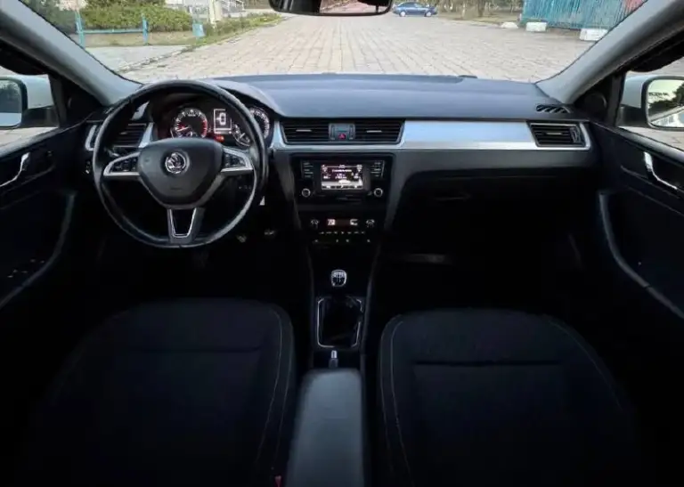 🚙 Skoda rapid
💰Цена: 990 000р.
🏢Город: мариуполь
📅Год выпуска: 2017
🧾Пробег: 148 450 км.
⚙️Двигатель: 1.6
⛽Топливо: бензин
⚙️Кпп: механика
📞 Телефон:
+7-949-727-41-51
+7-989-263-55-56
+7-949-551-91-52
💾 Описание:
Всеми любимый, проверенный временем -. .. Ackground-image:url('//telegram. Org/img/emoji/40/e29c85.png')">✅ лифтбэк - огромный багажник.
✅ Надежный двигатель.
✅ Маленький расход топлива.
✅ Подтвержденный пробег.
✅ Южная эксплуатация.
Климат-контроль ❄️ (работает отлично), кожаный мульти-руль, электропакет, abs, airbag, птф, усилитель руля, центральный замок, штатная магнитола с bluetooth, подогрев сидений, оригинальные литые диски 16-го радиуса, подлокотник, бортовой компьютер.
Улица шевченко 2️⃣6️⃣9️⃣
🏦 Возможна продажа в кредит по двум документам. - фотография - 8