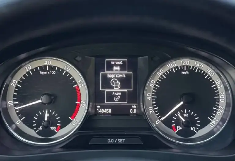 🚙 Skoda rapid
💰Цена: 990 000р.
🏢Город: мариуполь
📅Год выпуска: 2017
🧾Пробег: 148 450 км.
⚙️Двигатель: 1.6
⛽Топливо: бензин
⚙️Кпп: механика
📞 Телефон:
+7-949-727-41-51
+7-989-263-55-56
+7-949-551-91-52
💾 Описание:
Всеми любимый, проверенный временем -. .. Ackground-image:url('//telegram. Org/img/emoji/40/e29c85.png')">✅ лифтбэк - огромный багажник.
✅ Надежный двигатель.
✅ Маленький расход топлива.
✅ Подтвержденный пробег.
✅ Южная эксплуатация.
Климат-контроль ❄️ (работает отлично), кожаный мульти-руль, электропакет, abs, airbag, птф, усилитель руля, центральный замок, штатная магнитола с bluetooth, подогрев сидений, оригинальные литые диски 16-го радиуса, подлокотник, бортовой компьютер.
Улица шевченко 2️⃣6️⃣9️⃣
🏦 Возможна продажа в кредит по двум документам. - фотография - 9