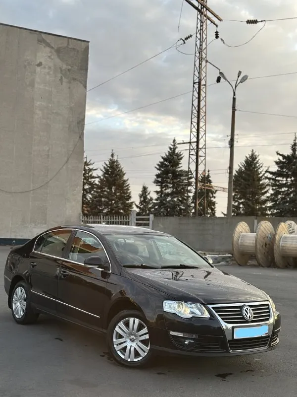 Продам volkswagen passat 🔥

Год выпуска:2005🔥
Модификация:2.0 fsi at (150 л. С. )🔥
Тип двигателя: бензин🔥
Коробка передач : автомат 🔥
Привод:передний🔥
Тип кузова : седан🔥
Koмплeктaция: highline (полная, кроме люка)🔥
Цвет:черный 🔥

В продаже volkswagen passat в бешеной и редкой комплектации, есть абсолютно все функции, кроме люка.
Двигатель -в идеальном состоянии, заводится с пол оборота, работает тихо, без каких-либо шумов. Тяга бешеная.
Акпп (японский aisin-неубиваемая коробка автомат)-в идеальном состоянии, все передачи щелкают резко, без пинков, без глюков.
По салону есть мелкие нюансы, на которые готов уступить, ничего критичного, для 2005 года сохранился очень даже хорошо.
По ходовой-абсолютно делать ничего не нужно, машина мягкая, дорогу чувствует уверенно.

Полное оформление авто, готовый пакет документов для постановки на учет.
Готов к выезду в любой сервис по вашему желанию.
😊😊😊😊😊😊
✅Цена: 799.999 тысяч 749.999 тыс. Р.

Возможен пригон по договоренности.
Возможен обмен.
📌Номер для связи:+79495752024 - фотография - 3