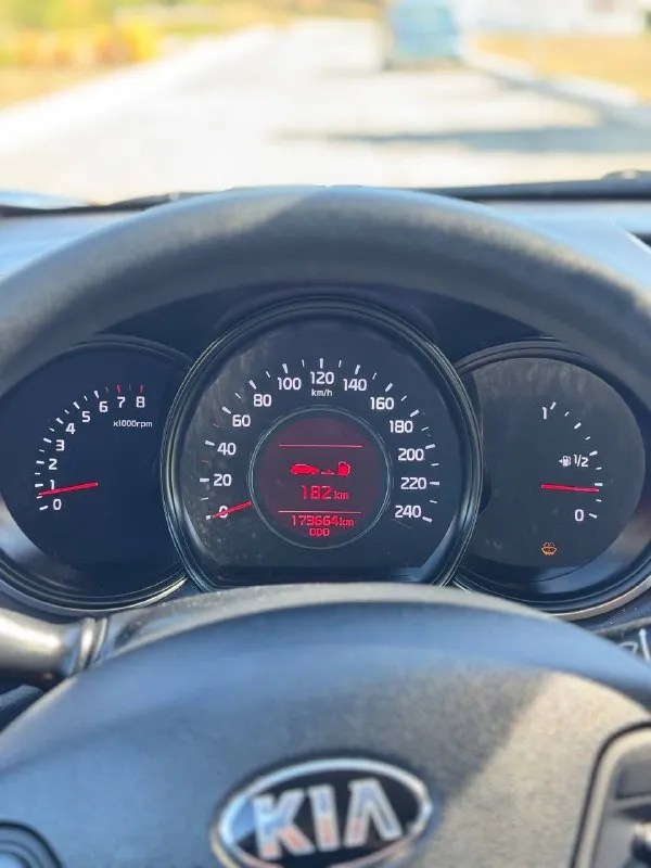🍒 Kia ceed

💰Цена: 920 000р
🏢Город: мариуполь
📅Год выпуска: 2012
🧾Пробег: 173 664 км.
⚙️Двигатель: 1.6
⛽Топливо: бензин
⚙️Кпп: механика

📞 Телефон:

+7-949-727-41-51
+7-949-551-91-52
+7-989-263-55-56

💾 Описание:

👍 Идеальный универсал
На каждый день в отличной комплектации, будет очень удобный для семьи и так же для работы. Техническая часть на твердую пятерку и не требует никаких вложений.

✅ Один владелец.

Надёжный корейский двигатель g4fc в паре с классической механикой, порадует надёжностью, динамикой и маленьким расходом топлива. Опрятный кузов без коррозии в родной краске (два косметических подкраса)

Кондиционер, гидроусилитель руля, кожаный мультируль, полный электропакет, регулировка сиденья по высоте, сигнализация.

Улица шевченко 269

🏦 Возможна продажа в кредит по двум документам. - фотография - 10