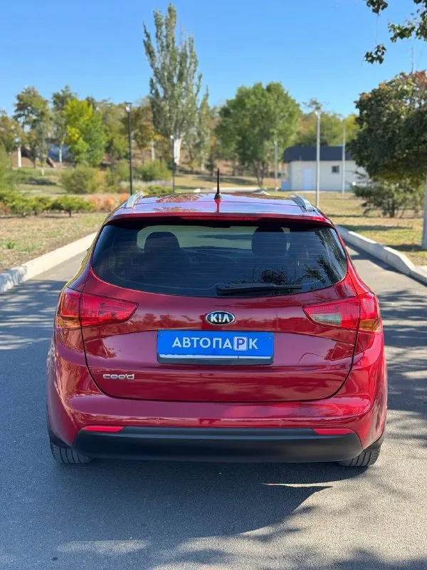 🍒 Kia ceed

💰Цена: 920 000р
🏢Город: мариуполь
📅Год выпуска: 2012
🧾Пробег: 173 664 км.
⚙️Двигатель: 1.6
⛽Топливо: бензин
⚙️Кпп: механика

📞 Телефон:

+7-949-727-41-51
+7-949-551-91-52
+7-989-263-55-56

💾 Описание:

👍 Идеальный универсал
На каждый день в отличной комплектации, будет очень удобный для семьи и так же для работы. Техническая часть на твердую пятерку и не требует никаких вложений.

✅ Один владелец.

Надёжный корейский двигатель g4fc в паре с классической механикой, порадует надёжностью, динамикой и маленьким расходом топлива. Опрятный кузов без коррозии в родной краске (два косметических подкраса)

Кондиционер, гидроусилитель руля, кожаный мультируль, полный электропакет, регулировка сиденья по высоте, сигнализация.

Улица шевченко 269

🏦 Возможна продажа в кредит по двум документам. - фотография - 5