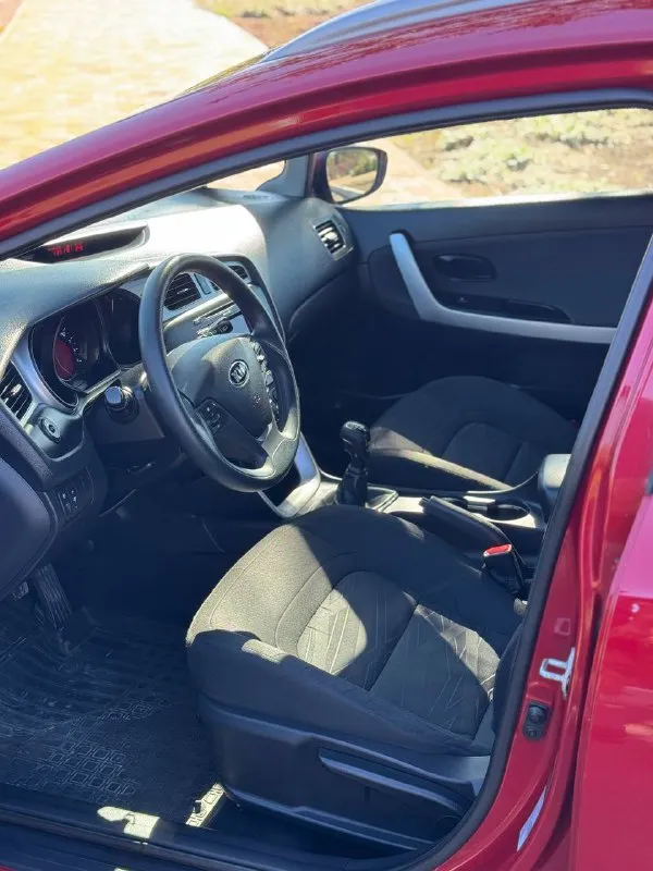 🍒 Kia ceed

💰Цена: 920 000р
🏢Город: мариуполь
📅Год выпуска: 2012
🧾Пробег: 173 664 км.
⚙️Двигатель: 1.6
⛽Топливо: бензин
⚙️Кпп: механика

📞 Телефон:

+7-949-727-41-51
+7-949-551-91-52
+7-989-263-55-56

💾 Описание:

👍 Идеальный универсал
На каждый день в отличной комплектации, будет очень удобный для семьи и так же для работы. Техническая часть на твердую пятерку и не требует никаких вложений.

✅ Один владелец.

Надёжный корейский двигатель g4fc в паре с классической механикой, порадует надёжностью, динамикой и маленьким расходом топлива. Опрятный кузов без коррозии в родной краске (два косметических подкраса)

Кондиционер, гидроусилитель руля, кожаный мультируль, полный электропакет, регулировка сиденья по высоте, сигнализация.

Улица шевченко 269

🏦 Возможна продажа в кредит по двум документам. - фотография - 9
